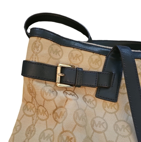 Michael Kors  Women\'s Purse BG/Cam/Navy Tote Millbrook Large tan zip top